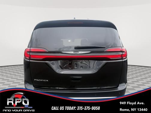 Diamond Black Crystal Pearlcoat 2024 Chrysler Pacifica Touring L