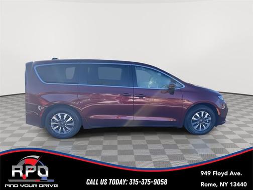 2023 Chrysler Pacifica Hybrid Touring L