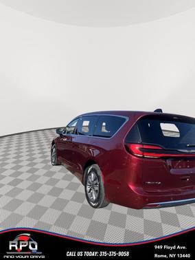 2023 Chrysler Pacifica Hybrid Touring L