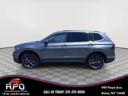 Platinum Gray Metallic 2022 Volkswagen Tiguan 2.0T SE 4MOTION