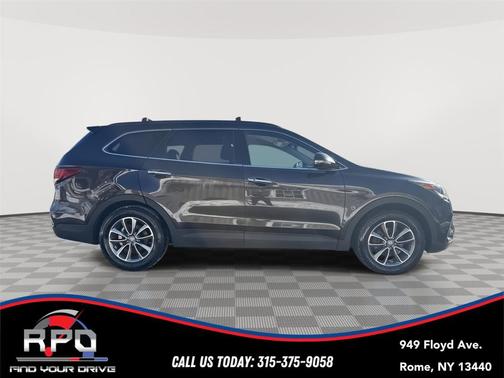2017 Hyundai SANTA FE SE