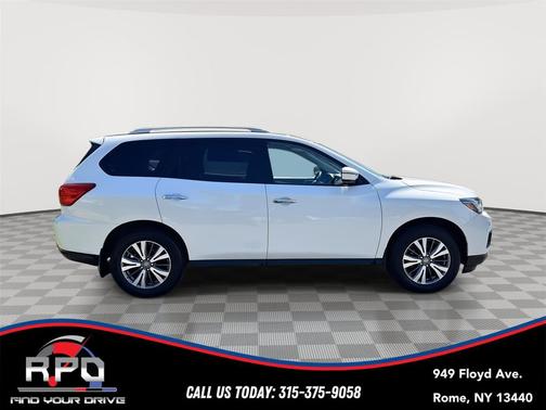 2019 Nissan Pathfinder SV