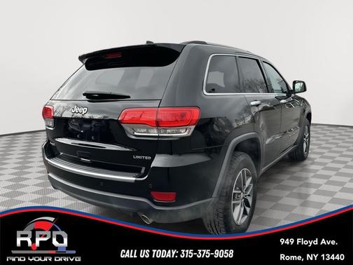 Diamond Black Crystal Pearlcoat 2017 Jeep Grand Cherokee Limited