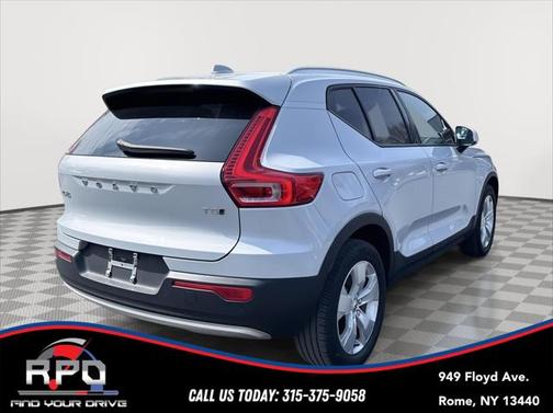 2022 Volvo XC40 T5 Momentum