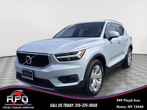 2022 Volvo XC40 T5 Momentum