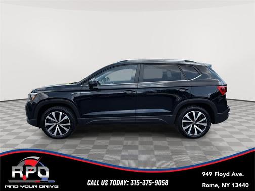 Deep Black Pearl 2022 Volkswagen Taos 1.5T SE