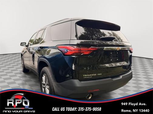 Mosaic Black Metallic 2022 Chevrolet Traverse LT Cloth
