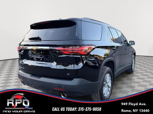 Mosaic Black Metallic 2022 Chevrolet Traverse LT Cloth