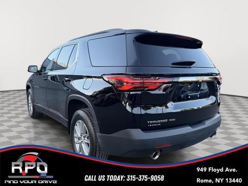 Mosaic Black Metallic 2022 Chevrolet Traverse LT Cloth