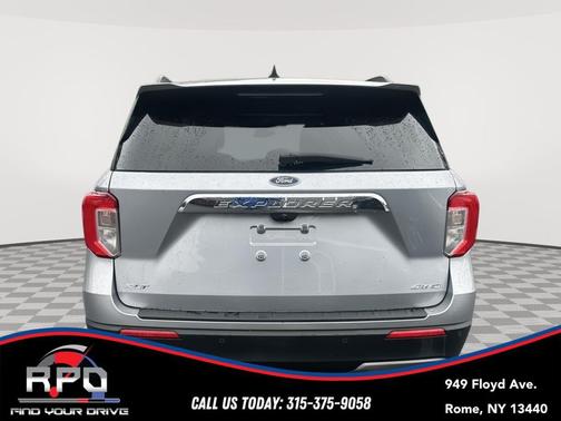 Iconic Silver Metallic 2022 Ford Explorer XLT