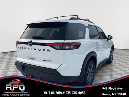 2022 Nissan Pathfinder SV