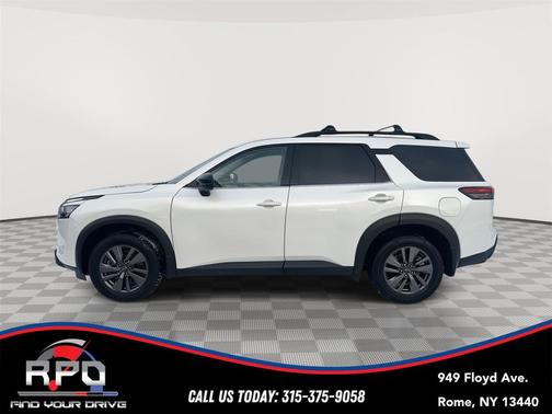 2022 Nissan Pathfinder SV