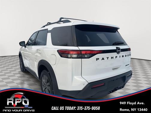 2022 Nissan Pathfinder SV