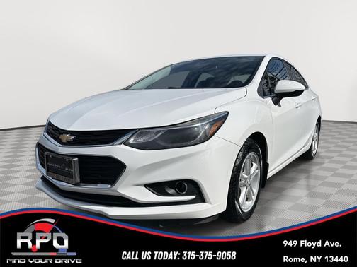 Summit White 2018 Chevrolet Cruze LT