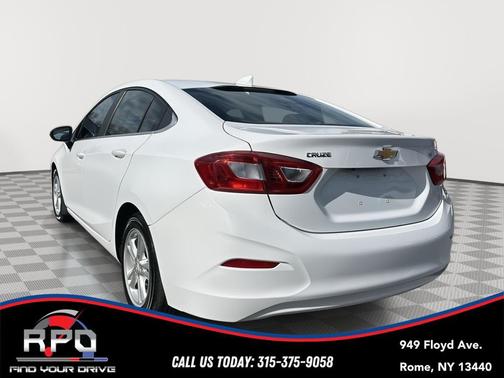 Summit White 2018 Chevrolet Cruze LT