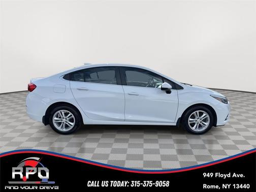 Summit White 2018 Chevrolet Cruze LT