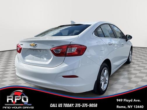 Summit White 2018 Chevrolet Cruze LT