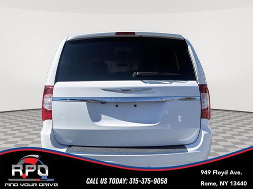 2015 Chrysler Town & Country Touring-L