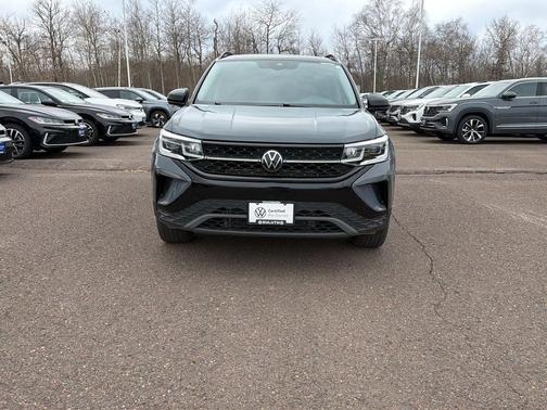 2024 Volkswagen Taos 1.5T SE Black