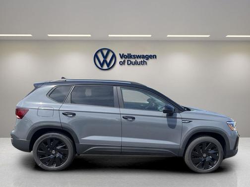 2024 Volkswagen Taos 1.5T SE Black