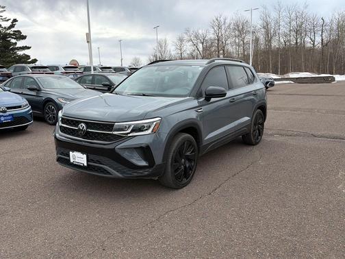 2024 Volkswagen Taos 1.5T SE Black
