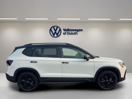 2025 Volkswagen Taos 1.5T SE Black