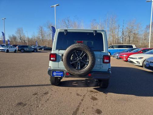 2023 Jeep Wrangler 4-Door Sahara Altitude 4x4