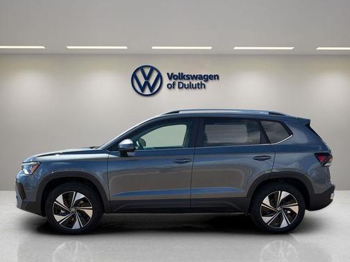 Platinum Gray Metallic 2026 Volkswagen Taos SE