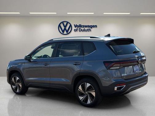 Platinum Gray Metallic 2026 Volkswagen Taos SE