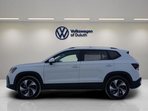 Pure White 2026 Volkswagen Taos SE