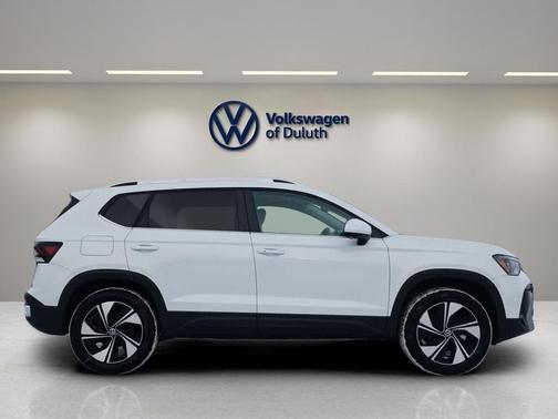Pure White 2026 Volkswagen Taos SE