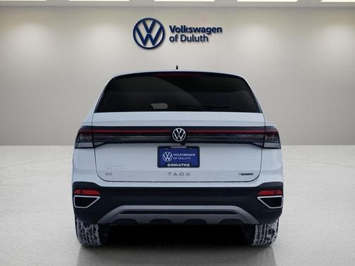Pure White 2026 Volkswagen Taos SE