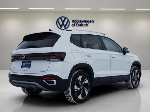 Pure White 2026 Volkswagen Taos SE