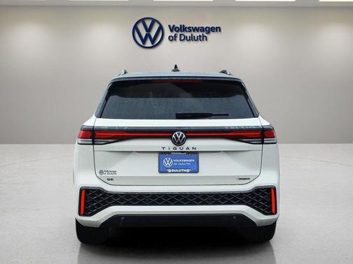 Sandstone w/Deep Black Roof 2026 Volkswagen Tiguan 2.0T SE R-Line Black 4MOTION