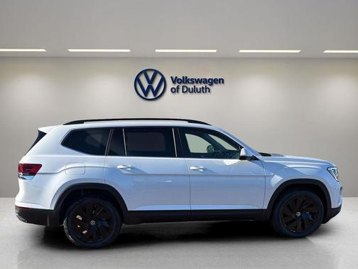 Opal White Pearl 2026 Volkswagen Atlas 2.0T SE w/Technology 4MOTION