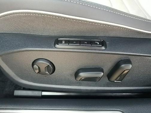 Photo 5 of 41 of 2021 Volkswagen Arteon 2.0T SEL Premium R-Line