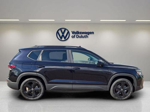 2025 Volkswagen Taos 1.5T SE Black