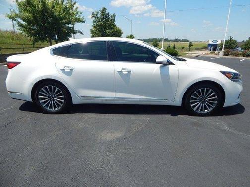 2017 Kia Cadenza Premium