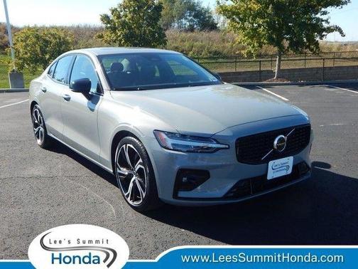 2024 Volvo S60 B5 Core Dark Theme