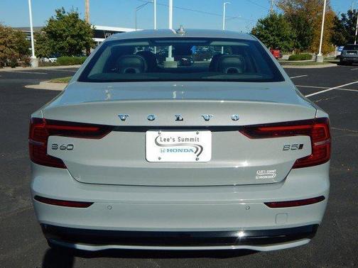 2024 Volvo S60 B5 Core Dark Theme