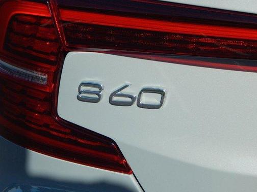 2024 Volvo S60 B5 Core Dark Theme