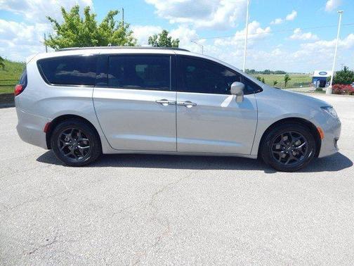 2019 Chrysler Pacifica Touring-L Plus