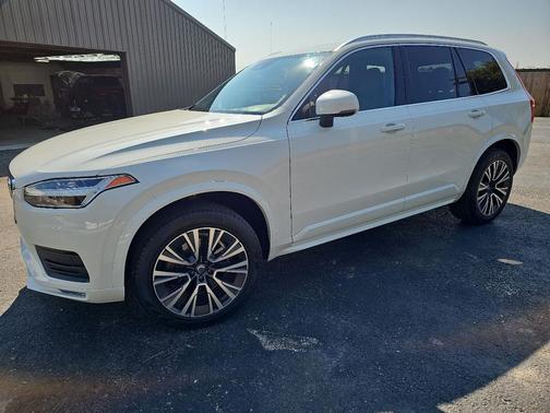 2021 Volvo XC90 T6 Momentum