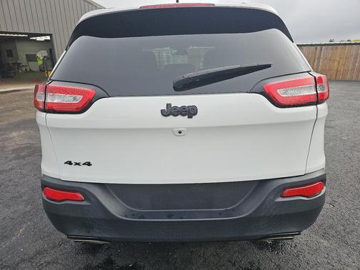 2016 Jeep Cherokee Altitude
