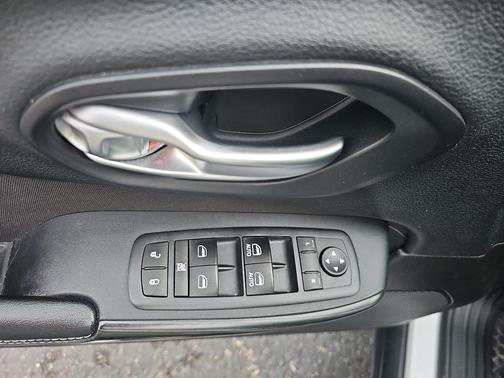 2016 Jeep Cherokee Altitude