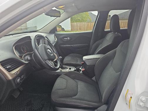 2016 Jeep Cherokee Altitude