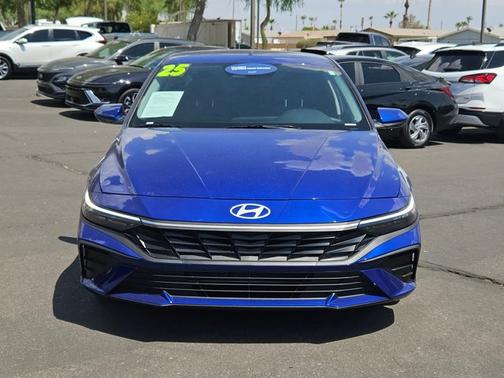 2025 Hyundai ELANTRA SE