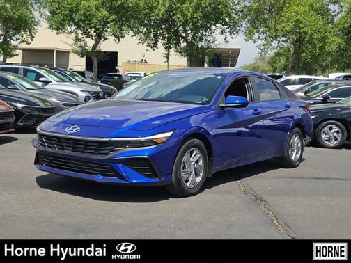 2025 Hyundai ELANTRA SE