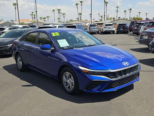 2025 Hyundai ELANTRA SE