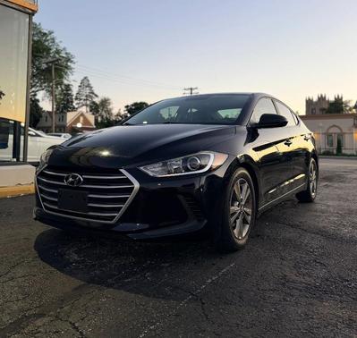 Black Noir Pearl 2017 Hyundai ELANTRA SE
